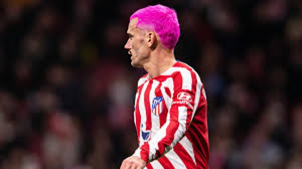 Mbappé cheveux rose